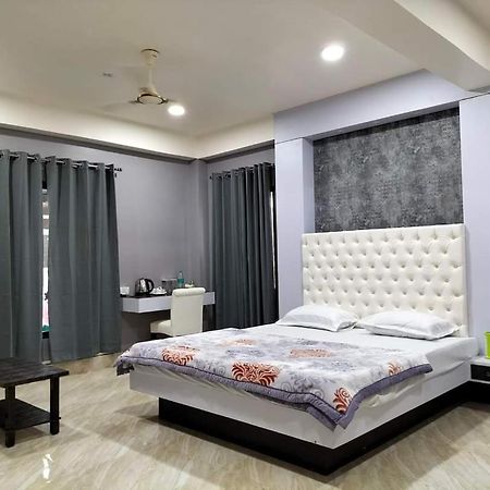 Radiant Club & Resort Imphal Exteriör bild