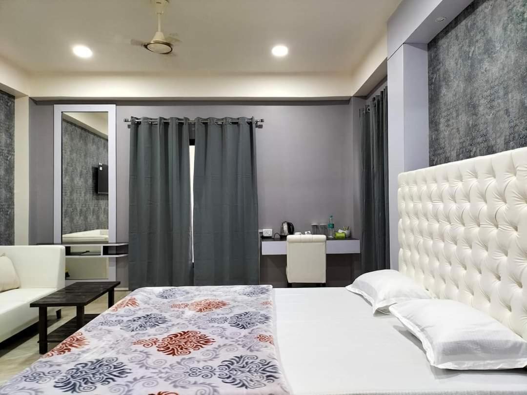 Radiant Club & Resort Imphal Exteriör bild