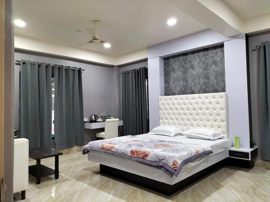 Radiant Club & Resort Imphal Exteriör bild